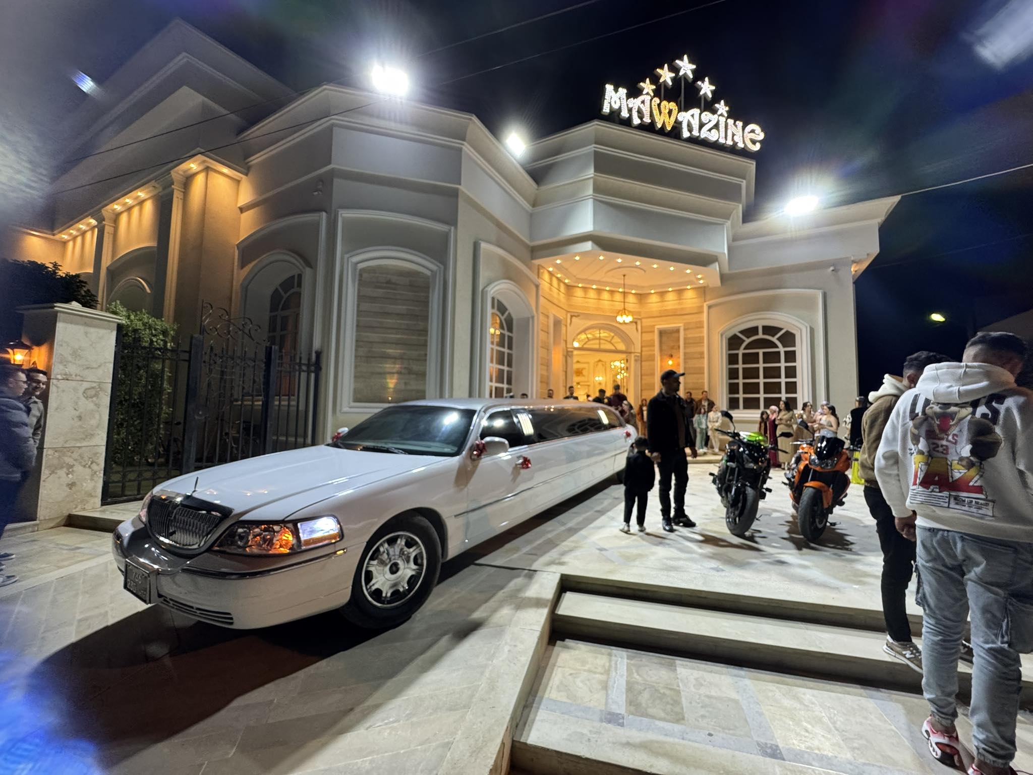 Intérieur cuir luxe limousine Chrysler blanche - Location voiture mariage Tunisie Hammamet Sousse