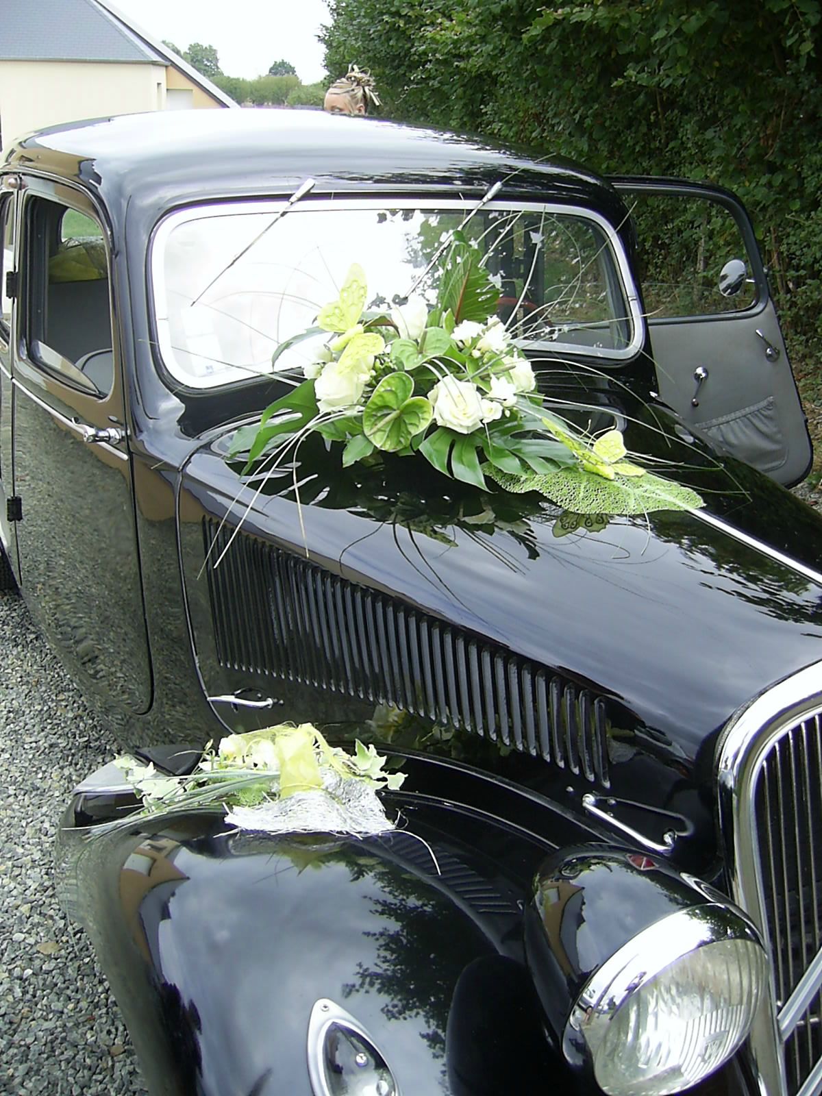Voiture classique intérieur cuir authentique - Location luxe Tunisie collection rare